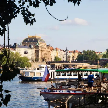 דירה Historical Charles Bridge פראג